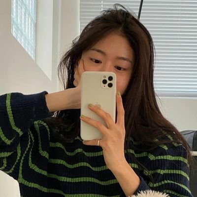 flaneurlala's profile picture. have a comfortable day! don't try hard to be happy. just let it go and feel how great it is