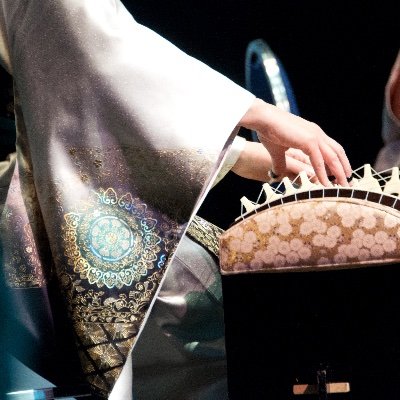 🇨🇦 #Koto & #shamisen performer/teacher. Japanophile, foodie, traveller. IG @kotokutie, 🐘 https://t.co/UAhYhFbZNI, @kotogirl.bsky.social