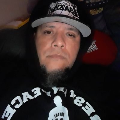 born and raised in LA/west LA/venice! guitar player/screamer! happy to be alive! toke up! Dodgers- Lakers- LA Kings and 49ers fan! instagram @betojara91