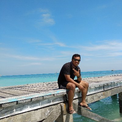 hemaromdhoni_'s profile picture. 22:00 | Misuh adalah koenci

"Sirno dalane Pati NUR sifat luber tanpo kebek"