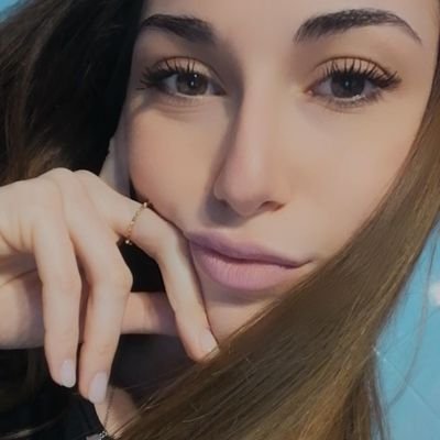 Credo nel Karma.
Adoro dipingere e cucinare.
Se la vita vi va male non scoglionate la mia, grazie