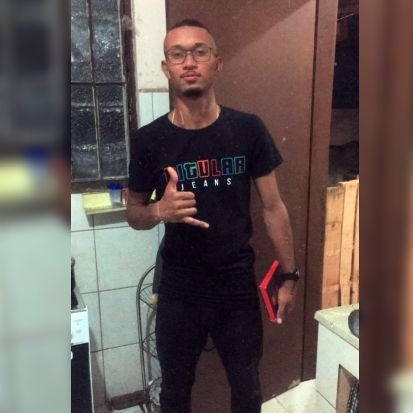 Eu tenho um Deus que não vai deixar essa luta me Matar e o desespero me tomar 🎵♥️