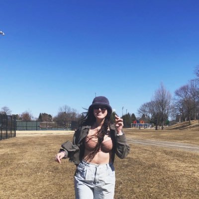 ElizabethLord_'s profile picture. Aries☀️Scorpio🌙Cancer👆🏼