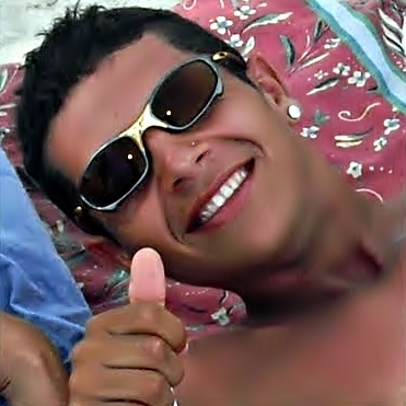 Flamenguista, Brasileiro, Guerreiro, Disposição ♫ 
       Orkut: http://t.co/mSb43xSav2
