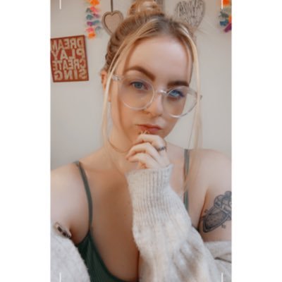 24 ⚡️ New to streaming! Check out my Twitch ⚡️💜 #smallstreamercommunity