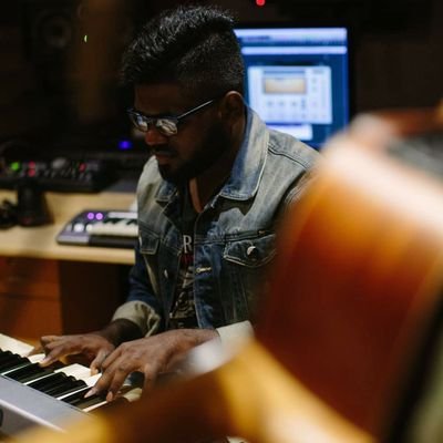 I love God. I love people.
I play the piano