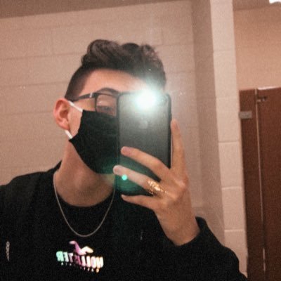 _iitreyy's profile picture. iconic is basically my brand