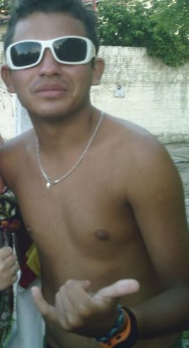 - 0 propio homem impede o seu progresso com sua negatividade de pensar~*