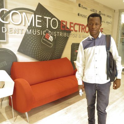 mahlatsetotem's profile picture. Multi-talented Entrepreneur, Comedian, Computer Scientist, DJ, Actor, Photographer, Music Producer, Influencer, Singer & Writer
mahlatsetotem@gmail.com