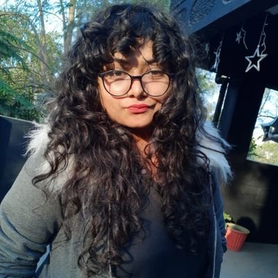 curlshades's profile picture. Graphic Designer & Content Writer