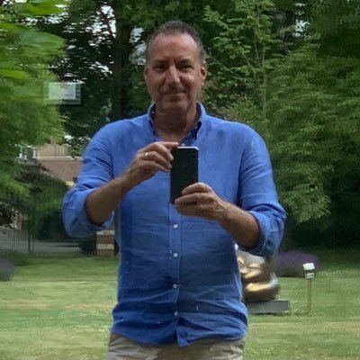  Creative developer | Early adopter | Founder https://t.co/jla74zipR4 | Co-founder @thegrid & @dasmag | Leica. Jaguar | Maastricht. Cannes | Golf