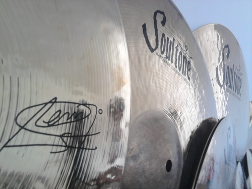 TOOLATERENGIFO's profile picture. @SoultoneCymbals ARTIST, Tío de Román. #BATERISTA DE @Bulletcolombia, @carminaurbana y SON OF A GUN (ENTRE OTRAS). Motociclista de 250adv, con gata y perro.