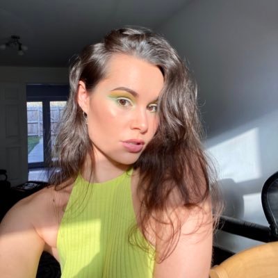 sophiediss's profile picture. dentist 🦷 🌈she/her
