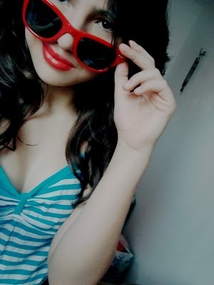 Meu nome é Larissa e o Apelido é quero Dar! O Povo fala que eu sou puta, mas eu não sou, porque puta cobra e eu dou de graça mesmo! diva: @valescapgaiola