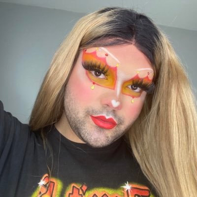The bitch with the beard FINALLY on Twitter lol 🤷🏼♀️