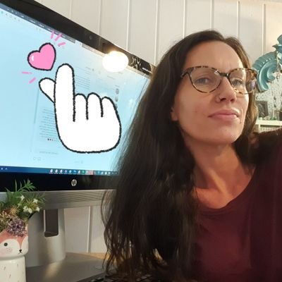 Blogger 🌻 Writer 🌻 Psych student 🌻
Dedicated to bringing HAPPY to the HIVE MIND
🐝 Blog https://t.co/GaSwXk3a7K
🐝 #WIP #YA #scifi 🇭🇲