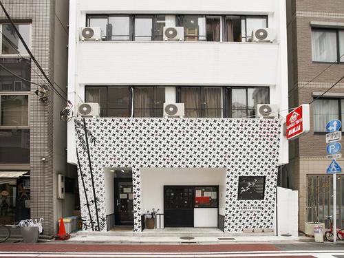 東京は中央区、馬喰町にてインターナショナルホステル（簡易宿泊施設）を営んでおります。馬喰町駅C4出口から約30秒の便利なロケーションが魅力！JR＆都営浅草線浅草橋駅からは約4分。是非一度お泊まりにいらしてください！ツイッターはつれづれなるままに更新いたします。