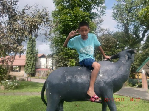i'm carlo jay from the country Philippines.. #followME.. @justCHRYN, @cheeky_uy, @tinerj02 are my classmates.. #followThem too..