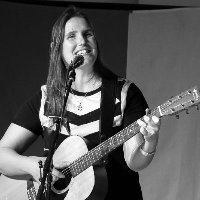 LotPaymans's profile picture. Speech & copywriter @Schiphol & singer/guitarist Boxin' the Vox ~ Irish music ~ if I can't write it, surely I can sing it!