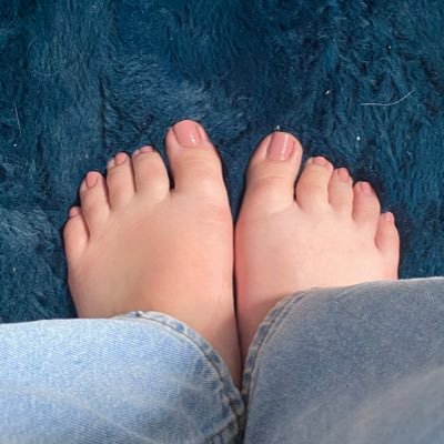 I’m 21 year old girl who sells feet pics! I have an only fans and I am open to requests! 💗my feet are a size 8! I’m also 5’5//