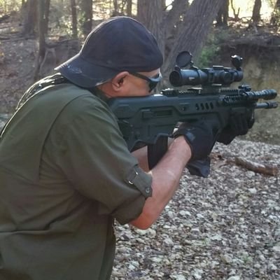 9Reznik's profile picture. Armed Jew for gun rights.  JPFO so that never again means NEVER AGAIN. 🇺🇸🇮🇱
This isn't a cult,  followers don't matter and are kinda creepy.