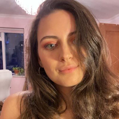 isabellabwriter's profile picture. Freelance writer. British/Greek-Cypriot 🇨🇾 she/her