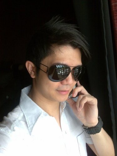 this is a FANPAGE only if youre maka #VHONG go follow us :)) pls RESPECT us!!