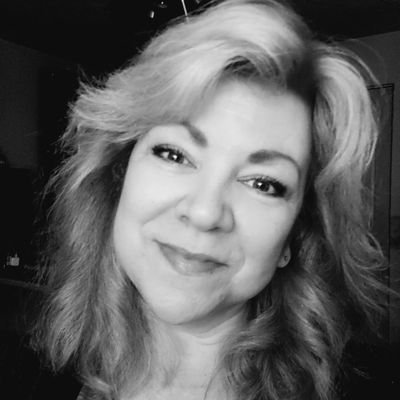 Debrosi's profile picture. 😎🍾🍷😴☕☕🤓📝