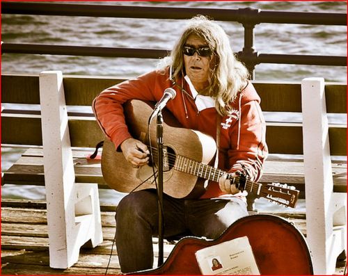 singer on the santa monica pier
