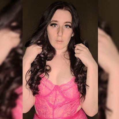 SarahRose0526's profile picture. • Mama of 3  • 25 •