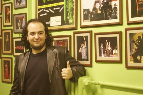 Bir tutam parantezinde(Garfield,Homer,Ozzy,Constantine..), FRP-Lotr,Fenerbahçe,event ve aldığı kadar Truman Show.Harlı ateşte.. Menajer