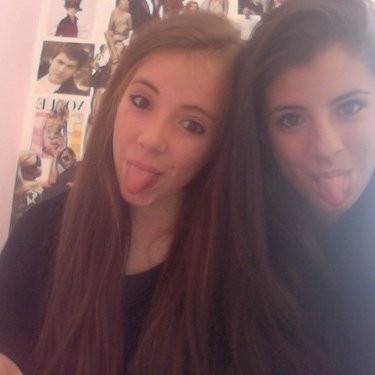 Profile Picture of LaraAndPhoebe (@LaraAndPhoebe) on Twitter