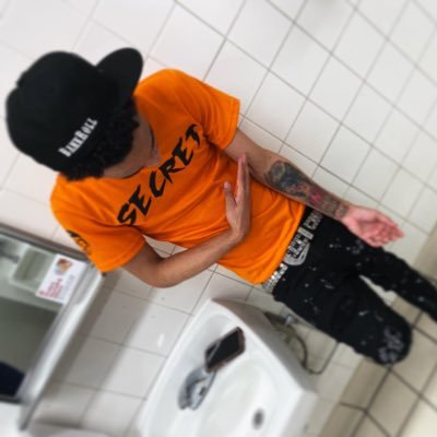 XxRageQuitX's profile picture. D.D.B🅱️⚰️                                                       Insta: Shelovesssnoah   Amos: atk_noah