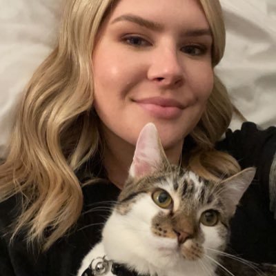 UghhLeah's profile picture. 