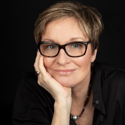 carolineroyge's profile picture. Versuchsanordnung. Wortsüchtig. Optimistin mit #ADHS. Coach. Writer. Behavioural Finance.