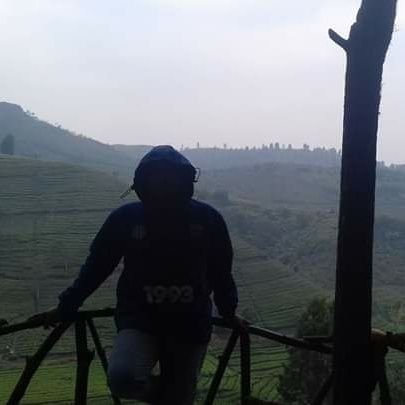 Andiana33's profile picture. figh to live