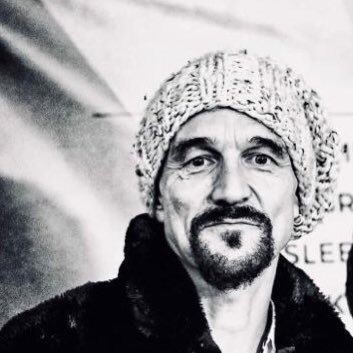 Interdimensional being, songwriter, dancer, author, actor. Fool. James singer. Change the set nightly. Go to @wearejames for more informative answers.