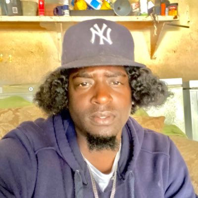 deesimms28's profile picture. 