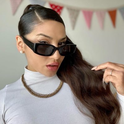 MSolVillalobos's profile picture. Think outside the box - Coreógrafa y bailarina / 💜 MAD IDEAS owner / Trap & EDM waves. emprender - Futura Psicóloga - UBA.