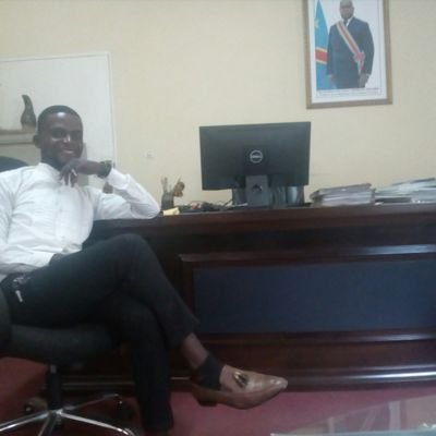 Economiste de formation à l'Université de Kinshasa(UNIKIN) chercheur en économie financière,  Coordinateur del'asbl, l'unité des jeunes ambieux du Congo(UJAC).