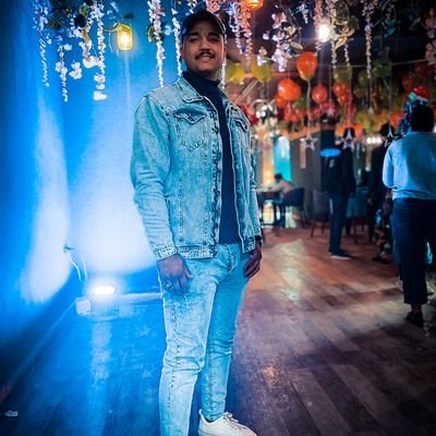 Mohamed88403919's profile picture. حـاآرب علـشان تـقـدر تـقـف وسـط الجـميـع وتـقـول "بَـقـيـت"🌍❤👌