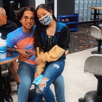 Realdealfox's profile picture. 