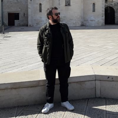 sakisg's profile picture. Με τι πέτρες τι αίμα και τι σίδερο και τι φωτιά είμαστε καμωμένοι ενώ φαινόμαστε από σκέτο σύννεφο.
Οδυσσέας Ελύτης, 1911-1996