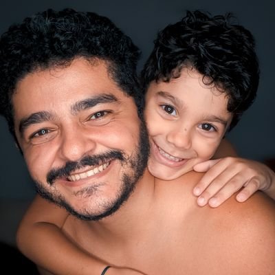 Procuro rir/sorrir mais do que o necessario, e aí sim consigo viver bem. A base de humor.