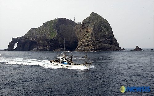 bhj80802's profile picture. 나는 버젓한 말과 글을 가진 대단한 나라! 대한민국 백성이다.....예컨대 미국은 살림과 군사에는 지구촌에서 가장 힘센 나라이지만 남에 나라(영국) 글을 빌어 쓰는 불쌍한 나라이다.