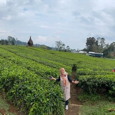 EllyFarida17's profile picture. senyum