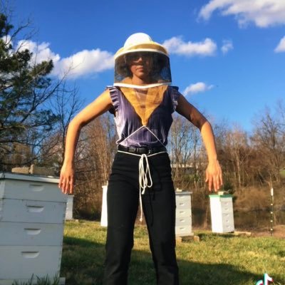 Aspiring biologist and artist 🐝🌱Currently pursuing an MS in CSES at @Virginia_Tech focussing on habitat rehabilitation and pollinator ecology