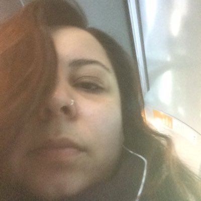 OzgeYelekci's profile picture. 