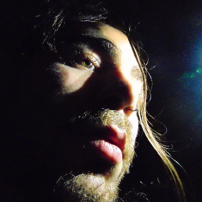 cosmitologico's profile picture. Cuando alguien honesto se equivoca...
O deja de ser honesto...
O deja de estar equivocado...