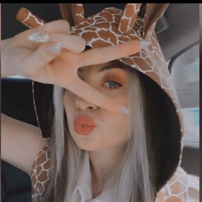 Cemresolmaz122's profile picture. &_&